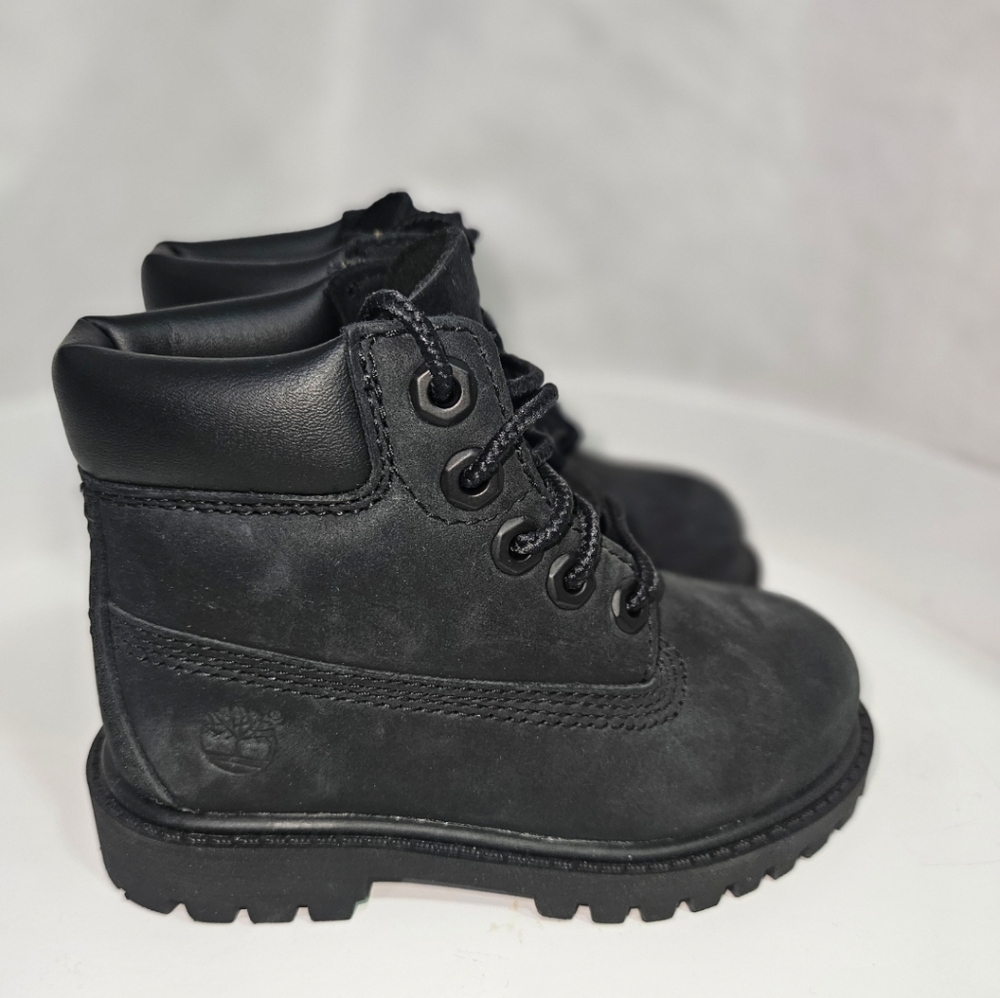Timberland Black Rugged Outdoor Boots with Lace-Up Design